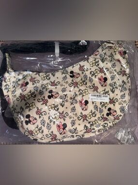 DisneyXBaggu Minnie floral crescent bag

Brand new